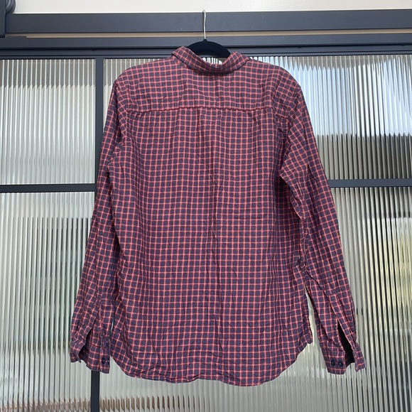 Patagonia Unisex Red Cotton Button Down - Picture 3 of 3